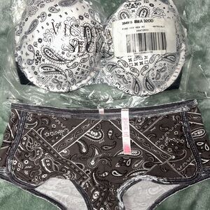 Black and White Victoria Secrets Bra and Panty Set